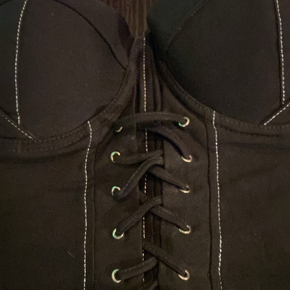 Black bustier with lace up front - Picture 2 of 10